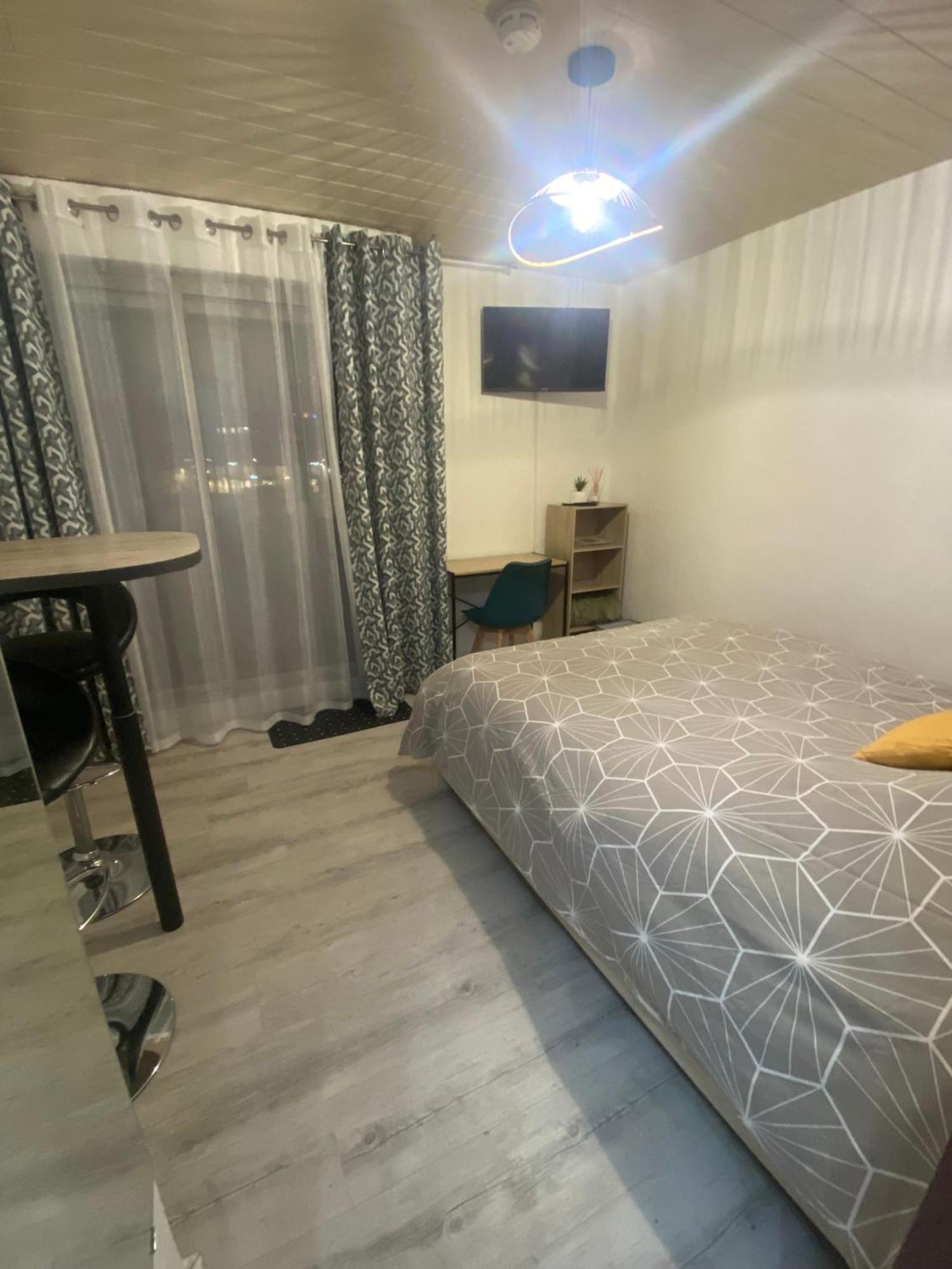 Studio Centre Port Avec Piscine Residence Port Richelieu 아그 외부 사진